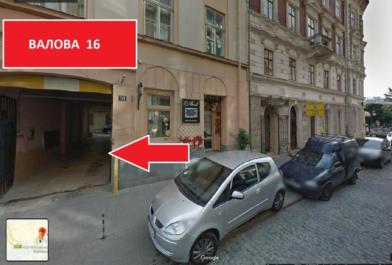 Apartment On Valova 16-2- 2 Minutes To Market Square Lviv Extérieur photo